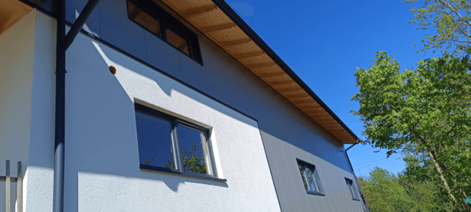 Ausztriában valósítottunk meg egy megrendelést, amely összesen 11 darab REHAU SmartLine + Classic típusú ablakot tartalmazott. 