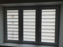 Redőny nappal és éjszaka zárt állapotban