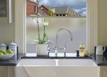 Az ablakfólia biztosítja a magánéletet