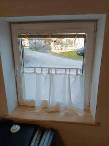 Ablak a földszinten