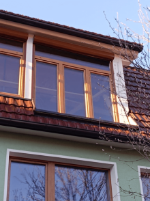 Háromszárnyú ablakok felülvilágítóval